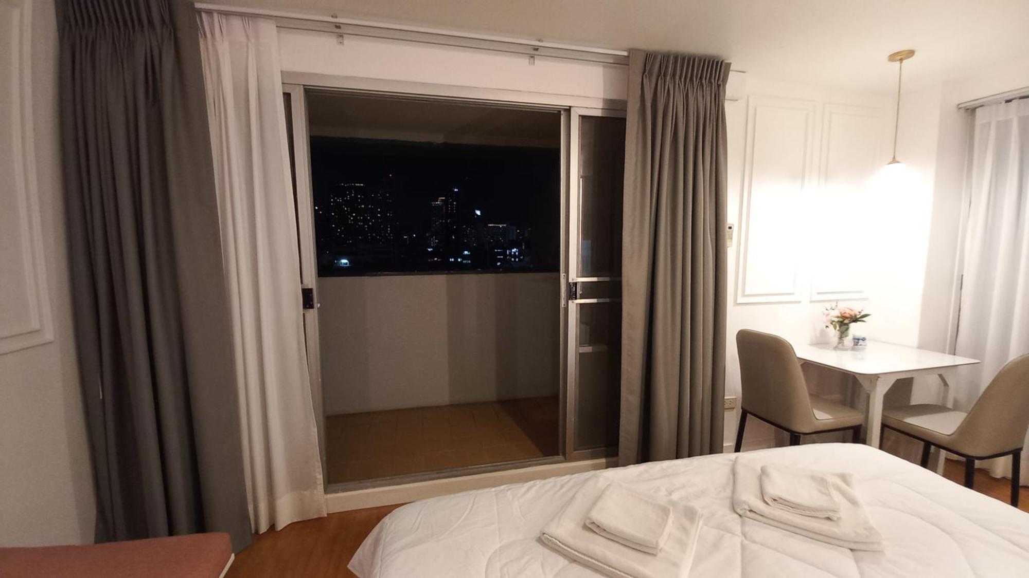 Panoramic City View Room At Silom Bangkok Bilik gambar